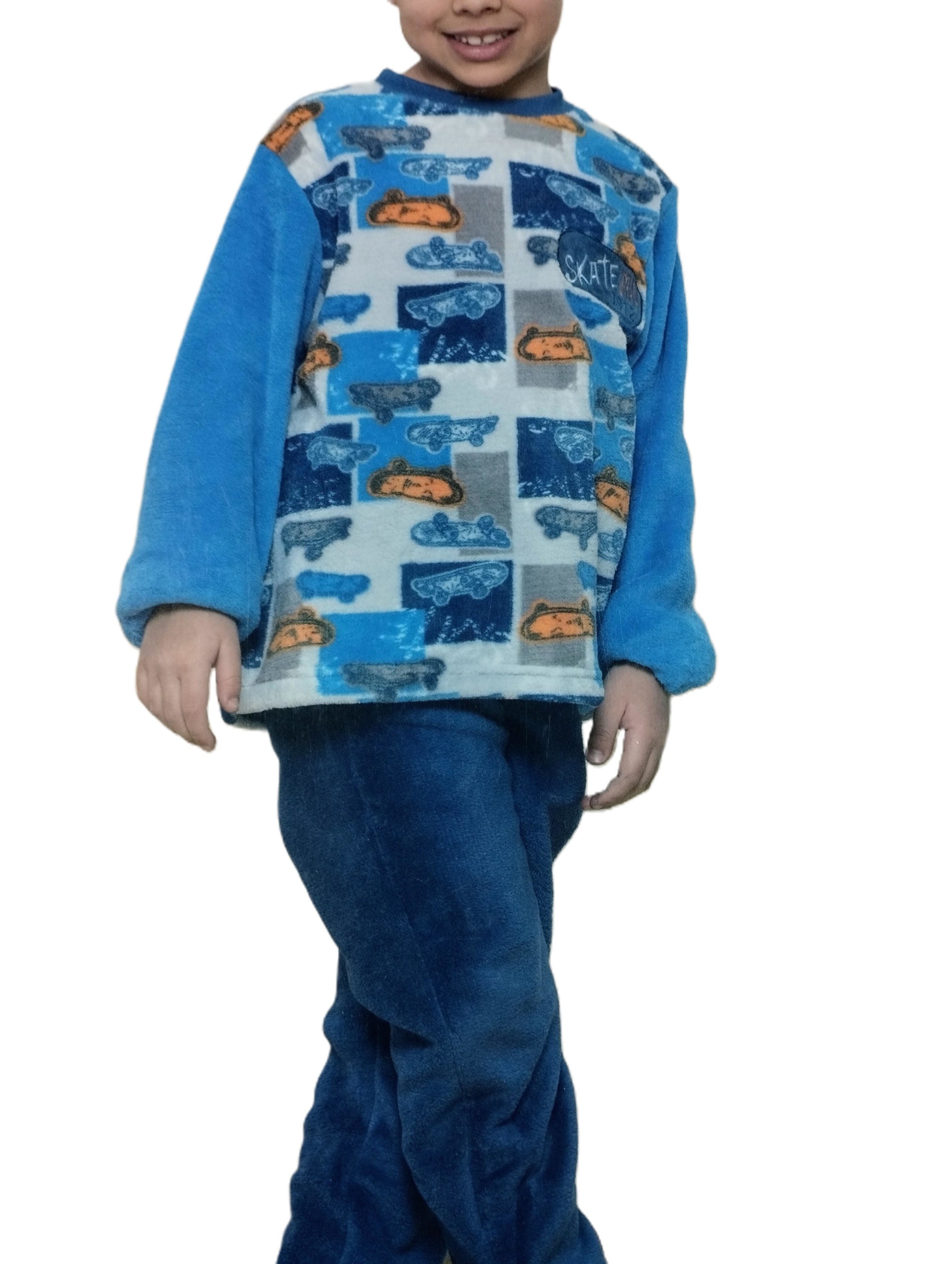 KN379 Pijama invierno para niño de coralina patinete azul